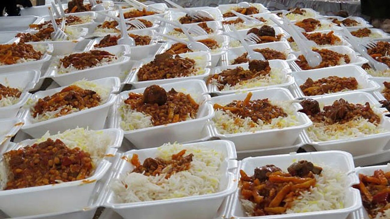 حرکت خداپسندانه توزیع ۲۲۰ هزار غذا در مشهد و خوزستان + فیلم