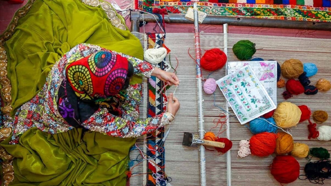 افتتاح نمایشگاه صنایع دستی بانوان شهرستان ایذه