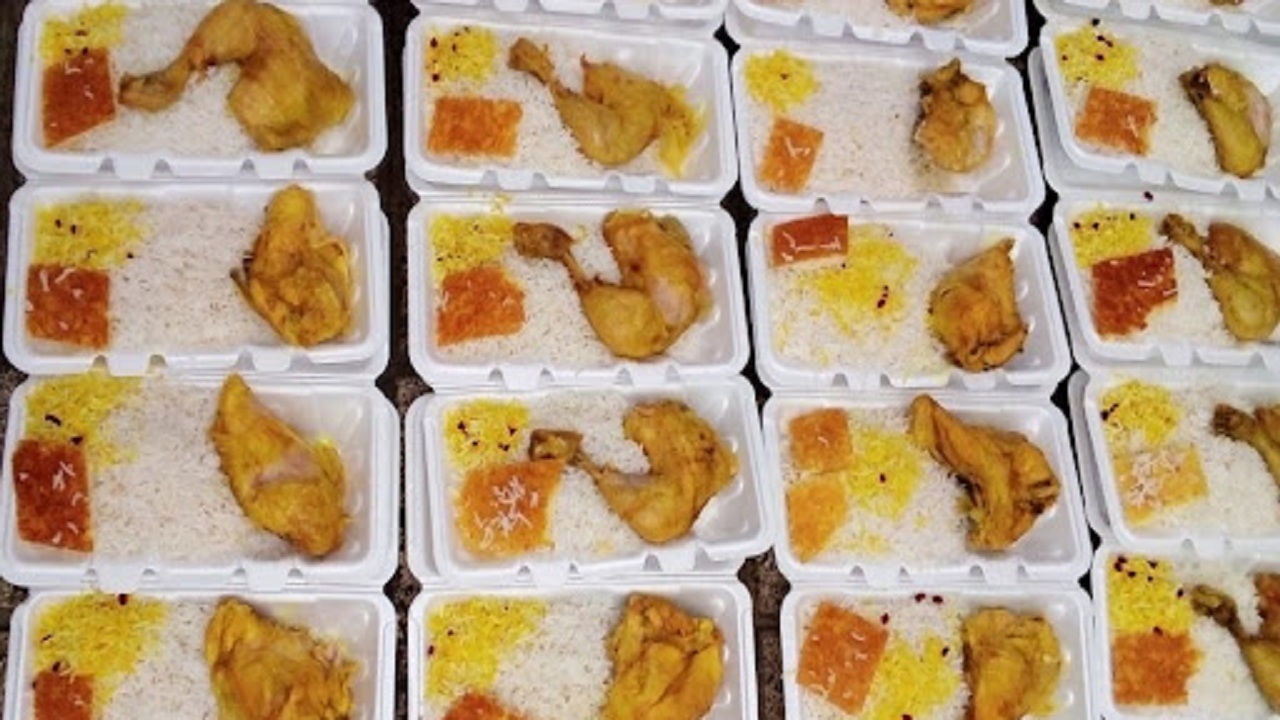 پخت و توزیع ۸۰۰ پرس غذای گرم در  بستان آباد