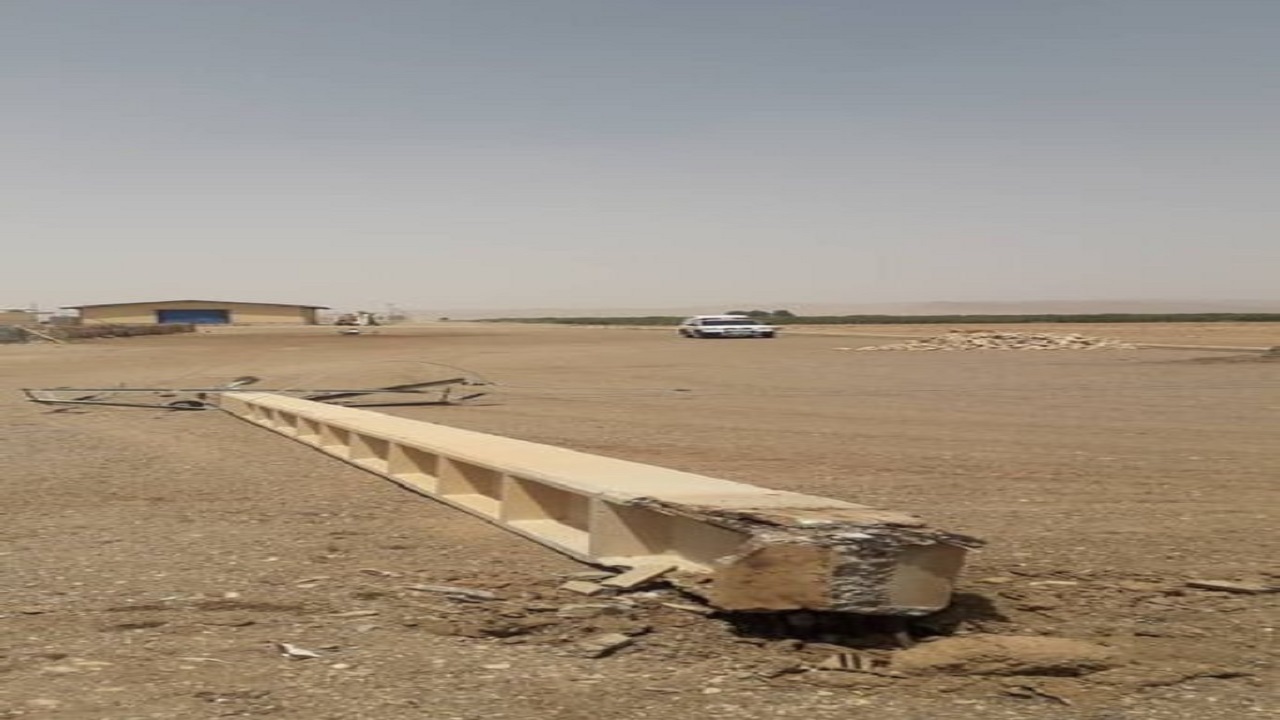 خسارت تندباد به شبکه برق روستای صفرآباد قم