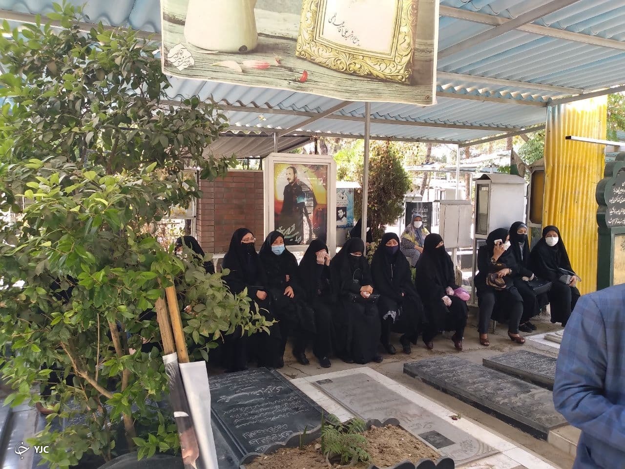 پیکر مرحوم &laquo;محمد سرور رجایی&raquo; در تهران به خاک سپرده شد