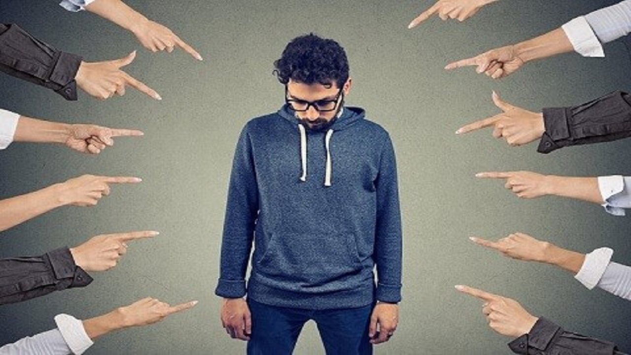 احساس نیاز به تأیید شدن توسط دیگران