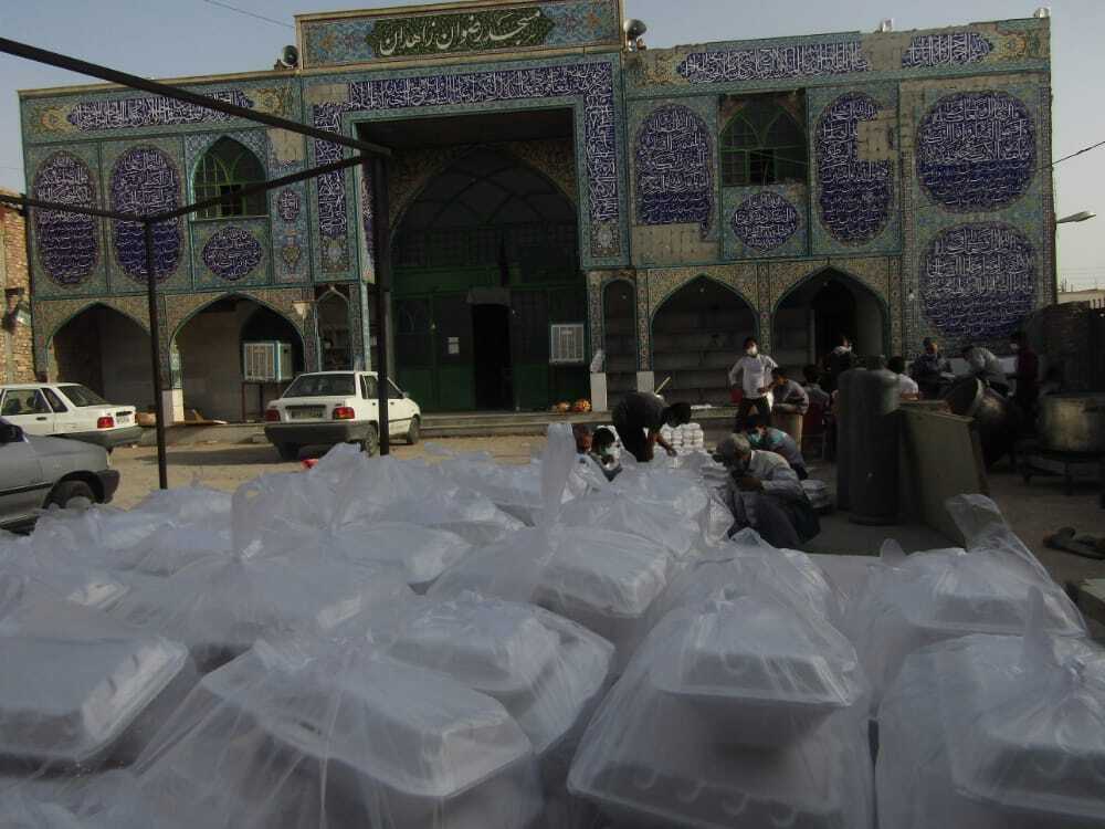 توزیع ۳ هزار پرس غذا بین نیازمندان حاشیه شهر زاهدان