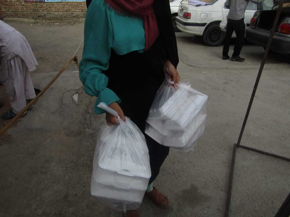 توزیع ۳ هزار پرس غذا بین نیازمندان حاشیه شهر زاهدان