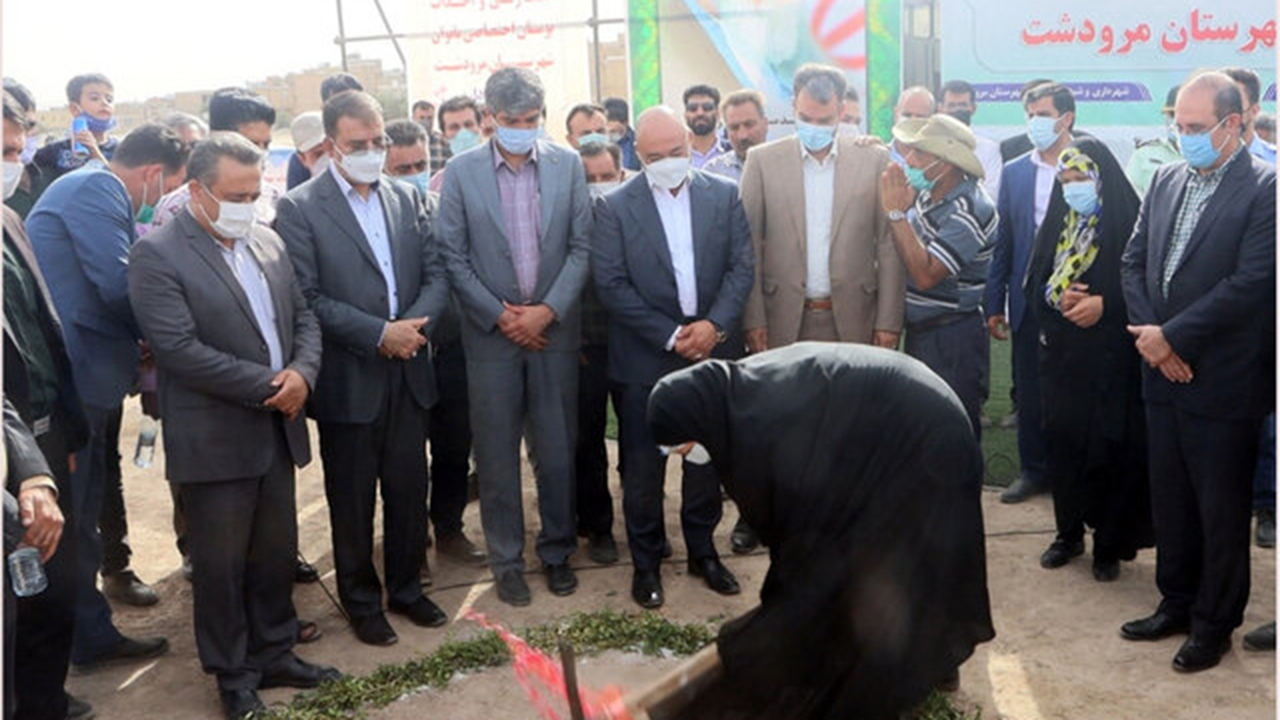 کلنگ بوستان بانوان مرودشت زمین خورد