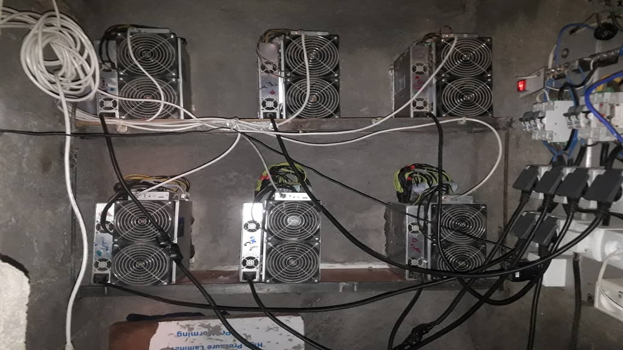 کشف ۲۳۶ دستگاه غیرمجاز استخراج رمز ارز در بم