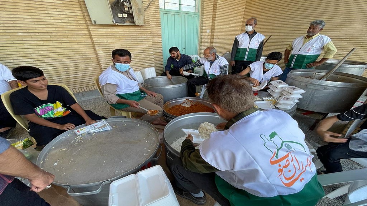 توزیع غذا بین اقشار کمتر برخوردار جامعه در آبادان و خرمشهر