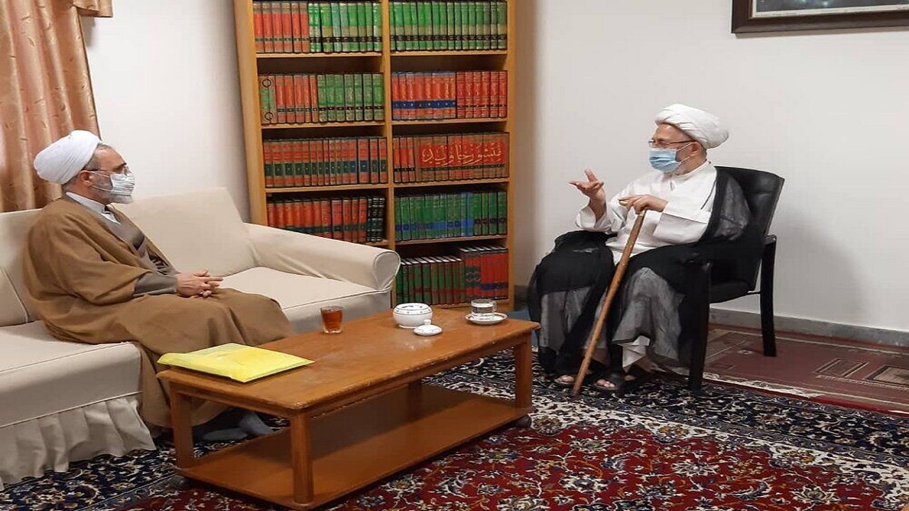 مدیر حوزه‌ های علمیه به دیدار آیت‌ الله سبحانی رفت