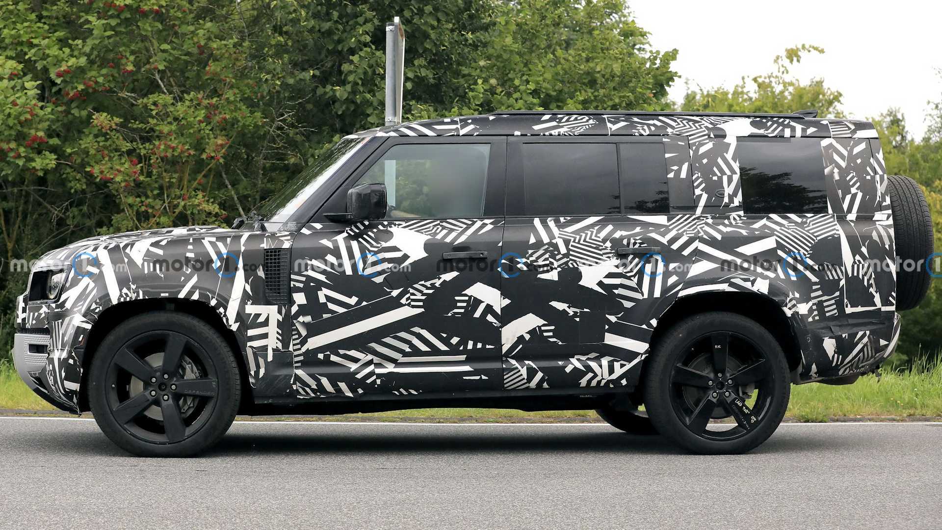 شاسی بلند Land Rover Defender ۱۳۰