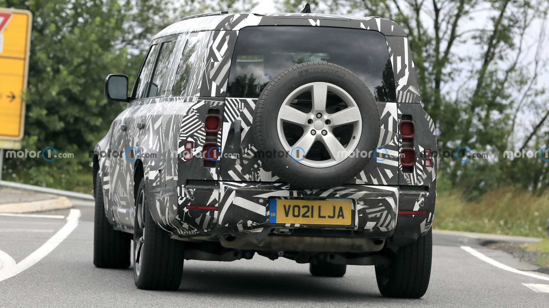 تصاویر شاسی بلند Land Rover Defender ۱۳۰