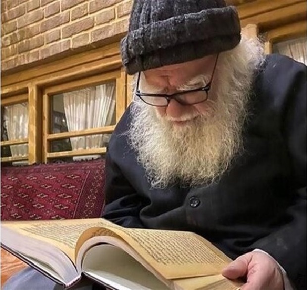 سیری در افکار علامه محمدرضا حکیمی/ از تقدیم شعر به سیدحسن نصرالله تا ارسال نامه به فیدل کاسترو
