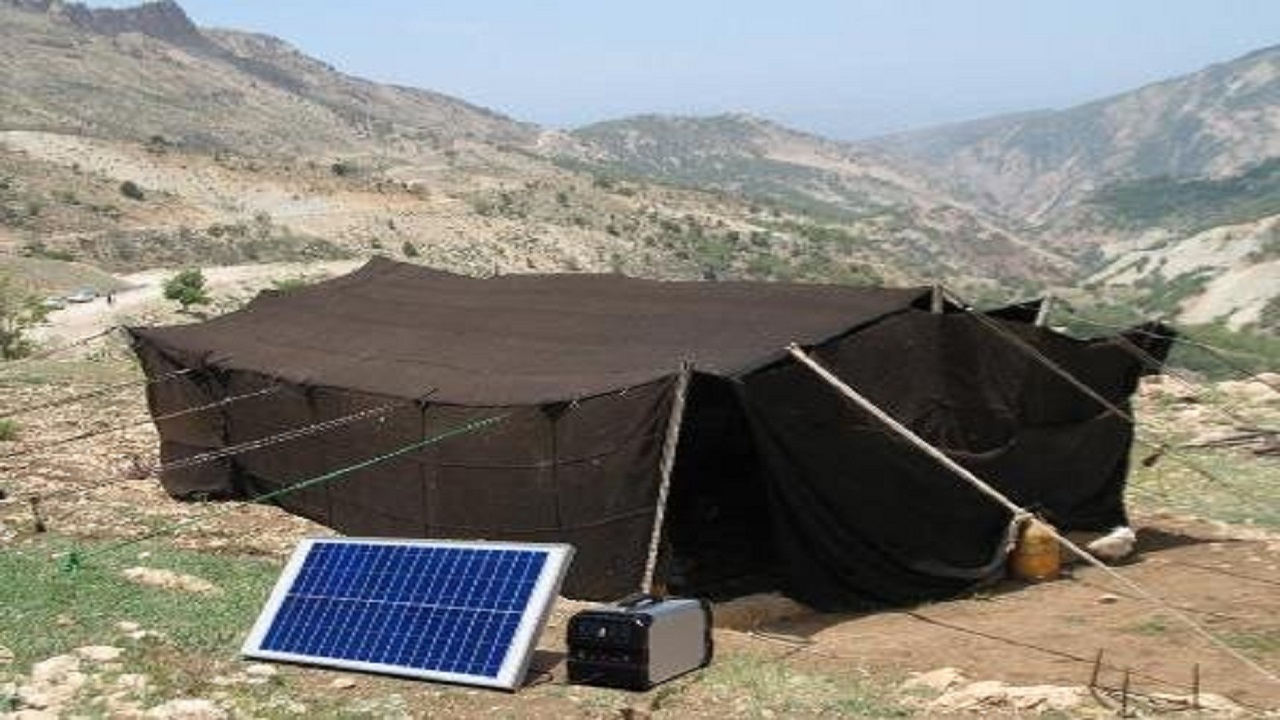 تحویل ۹۶۸ پنل خورشیدی به عشایر خراسان جنوبی