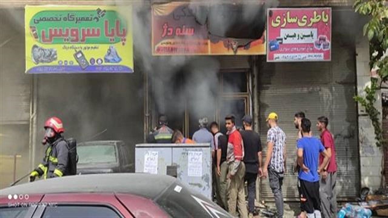مغازه قطعات لوازم یدكی در سنندج طعمه حریق شد