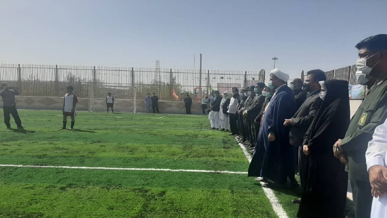 افتتاح زمین چمن مصنوعی مینی فوتبال در شهرستان هیرمند