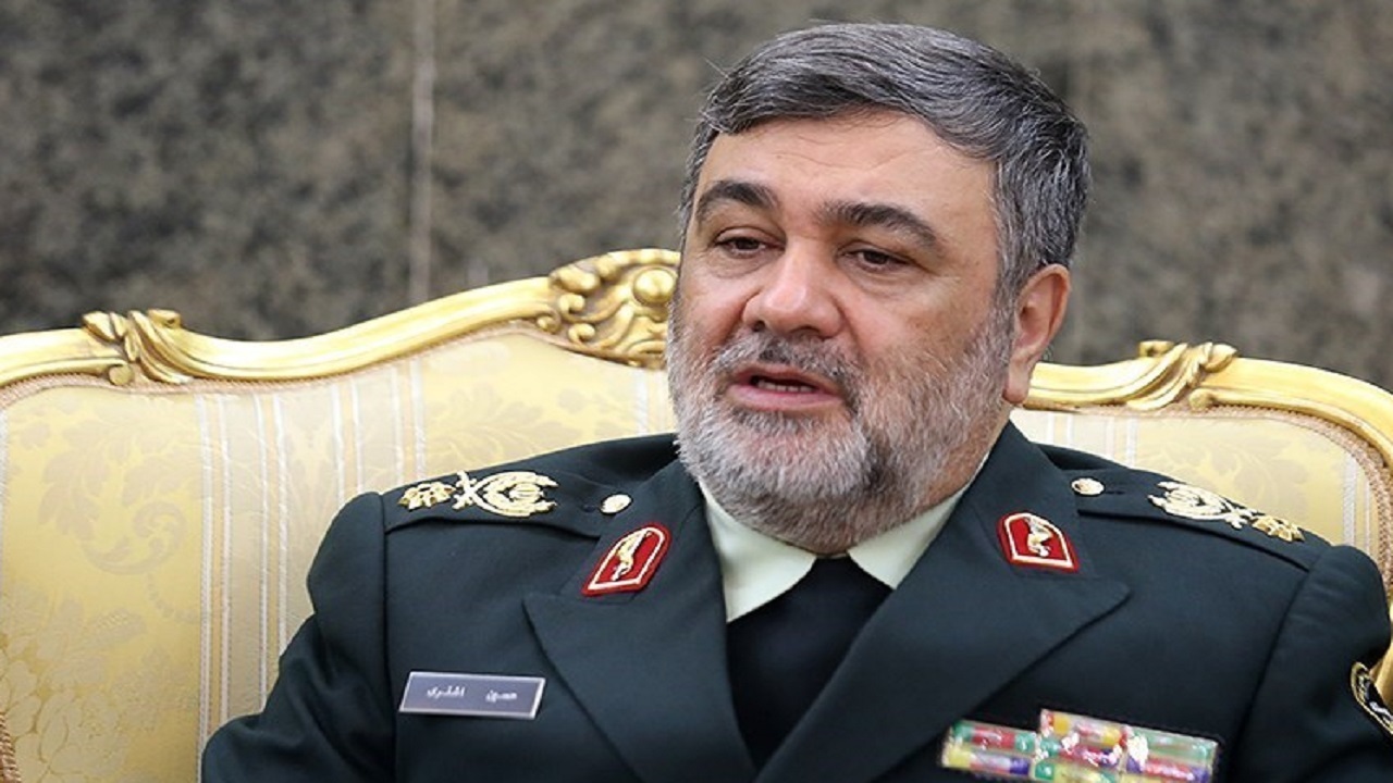 خدمت به مردم افتخاری مقدس برای پلیس است
