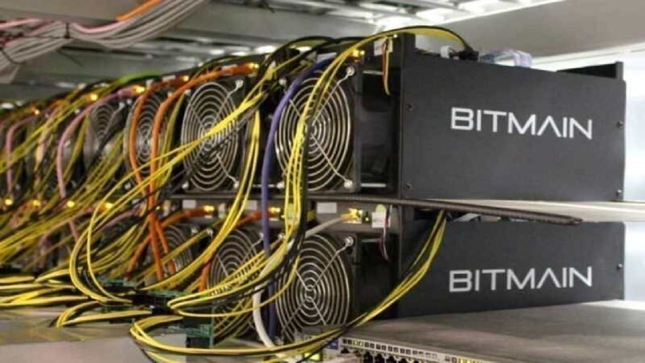 کشف ۱۴ دستگاه ماینر قاچاق در مراغه