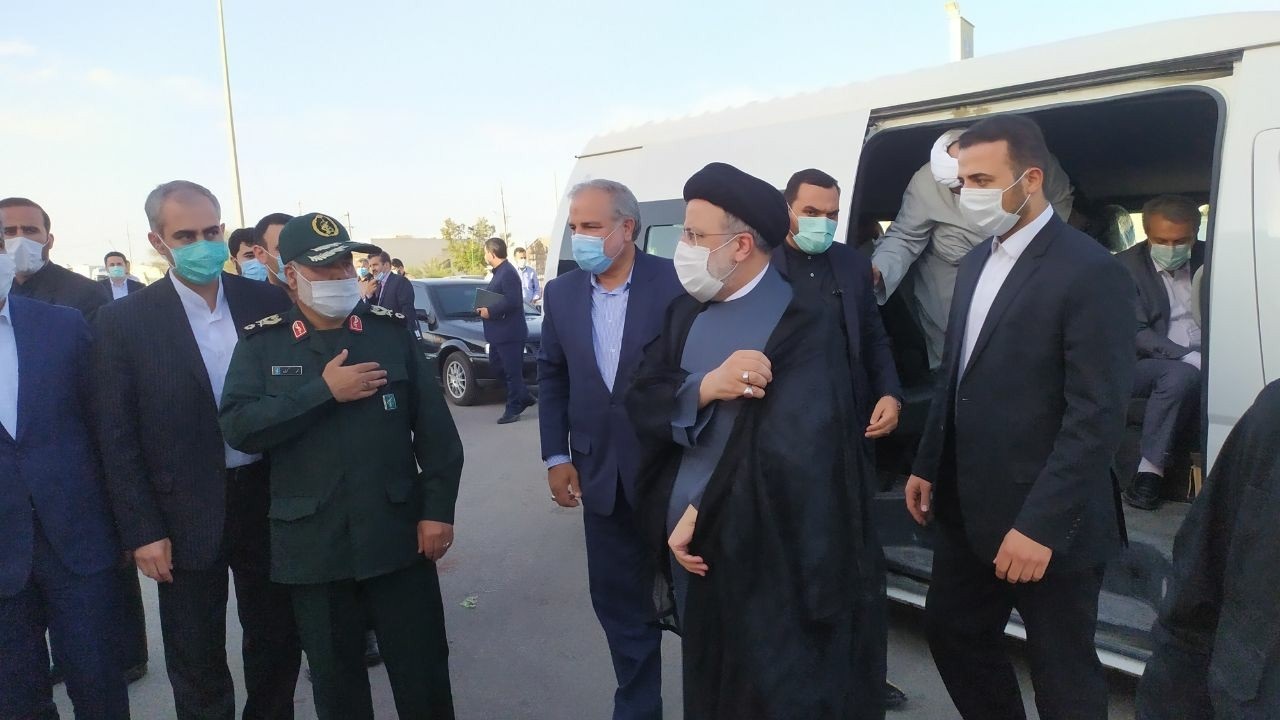 بازدید رئیس جمهور از اسکله صیادی کنارک+ تصاویر