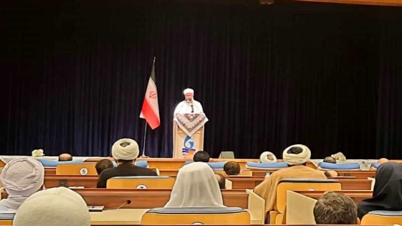 امام جمعه موقت اهل سنت: وضعیت آب چابهار ساماندهی شود