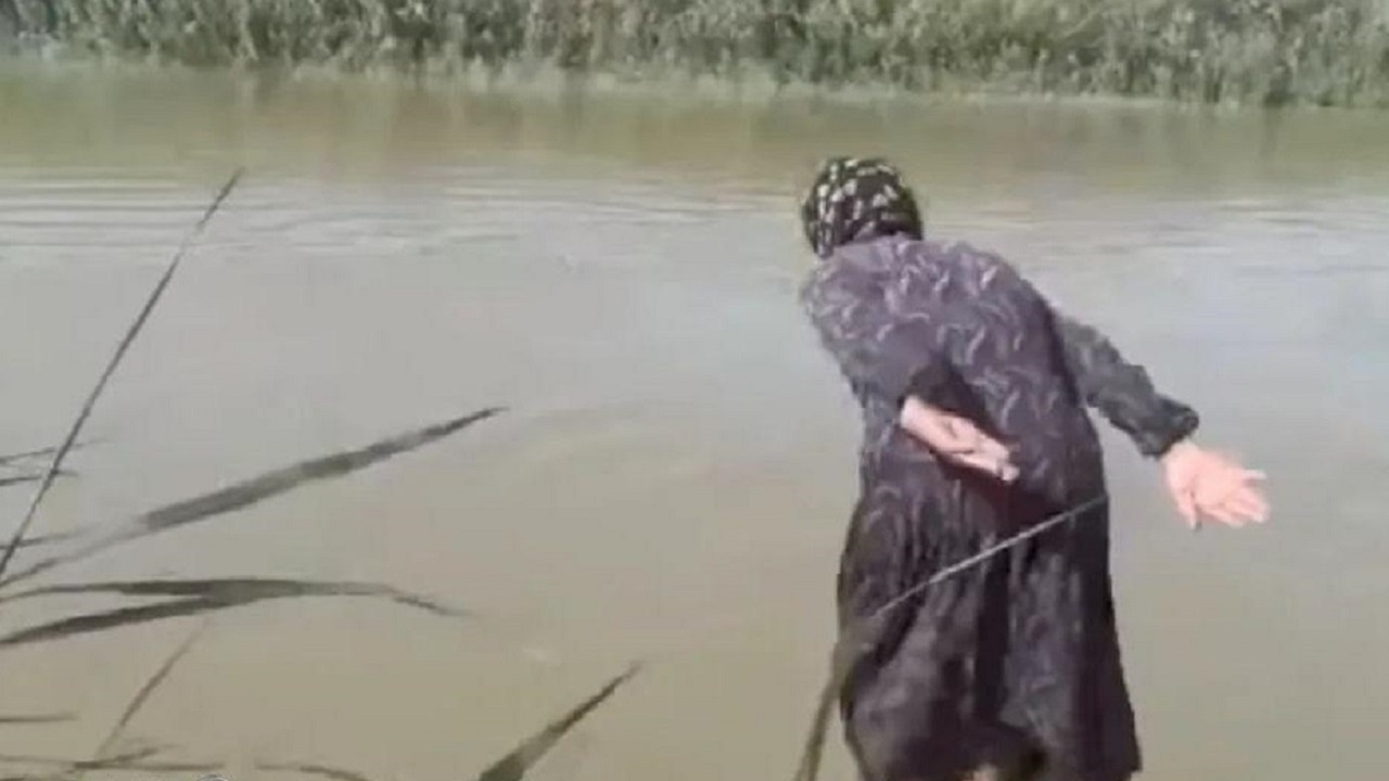 نجات افراد غرق شده به دست مادربزرگ ۸۵ ساله