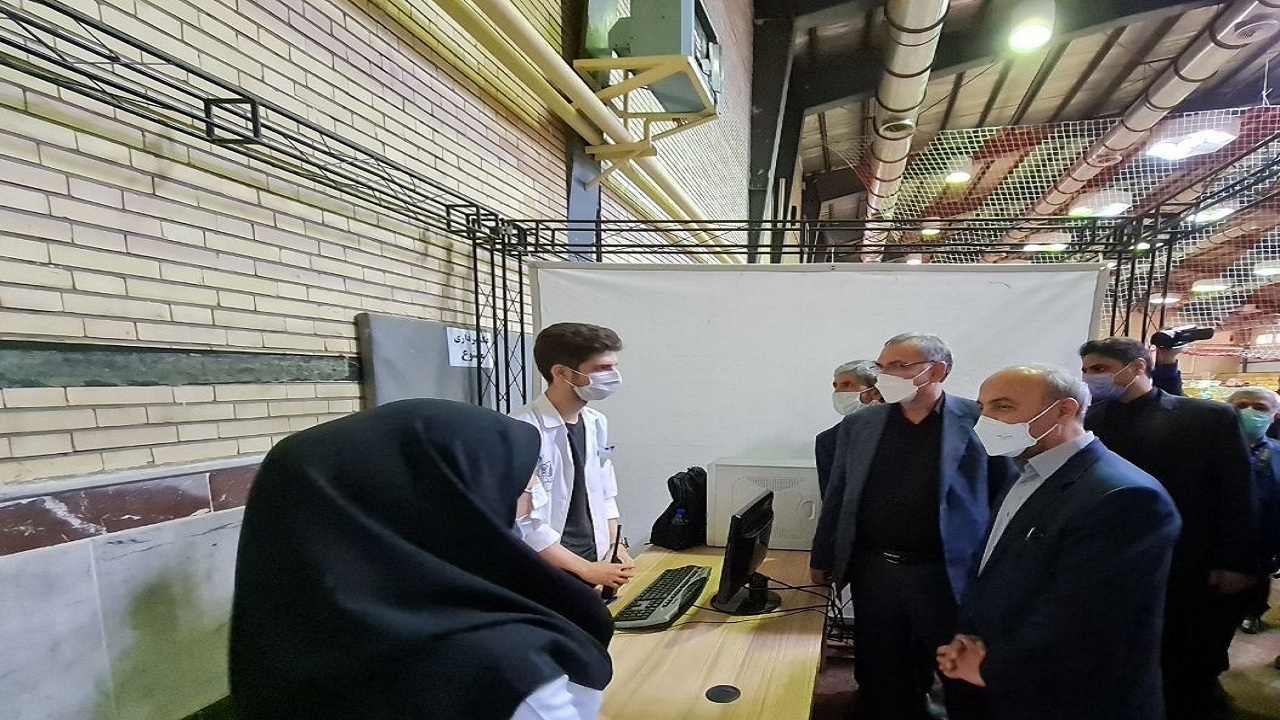 بازدید وزیر بهداشت از مراکز واکسیناسیون تبریز