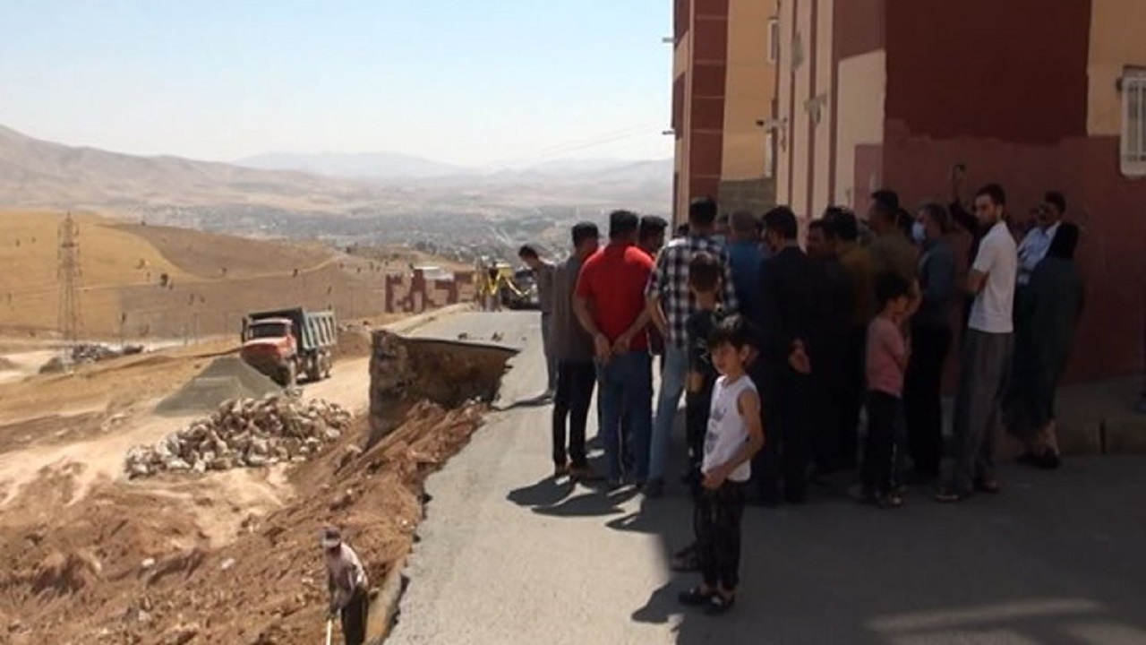 آغاز ایمن سازی زمین در محدوده مسکن مهر کیان سقز