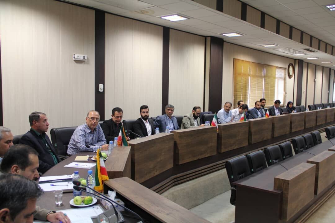 قدرت برای قدرت یا قدرت برای خدمت؟/ دورهمی رفقا به نام احزاب در زمین سیاست