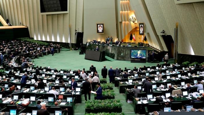 زیلوی رنگ و رو رفته «تفکیک و ادغام» کفِ صحن بهارستان/ تلاش برای جدایی مسکن از راه ادامه دارد؟
