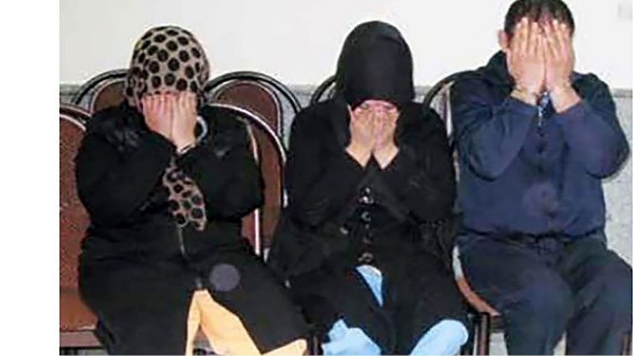 بازداشت ۲ زن پلید که امامزاده داوود را به هم ریختند / یک مرد را هم اجیر کردند