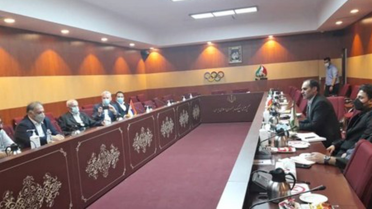 بررسی تبادل بازیکن و مربی در نشست مشترک ذوب‌آهن و بلگراد صربستان