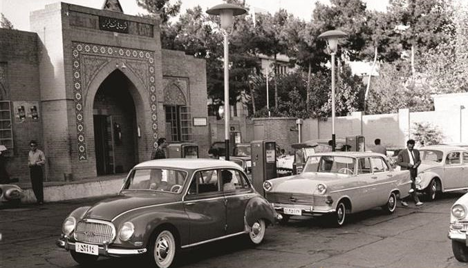 فروش «بنزین خالص و بادوام» در خواروبارفروشیها لیتری ۱.۵ ریال! فروش «بنزین خالص و بادوام» در خواروبارفروشیها لیتری ۱.۵ ریال!