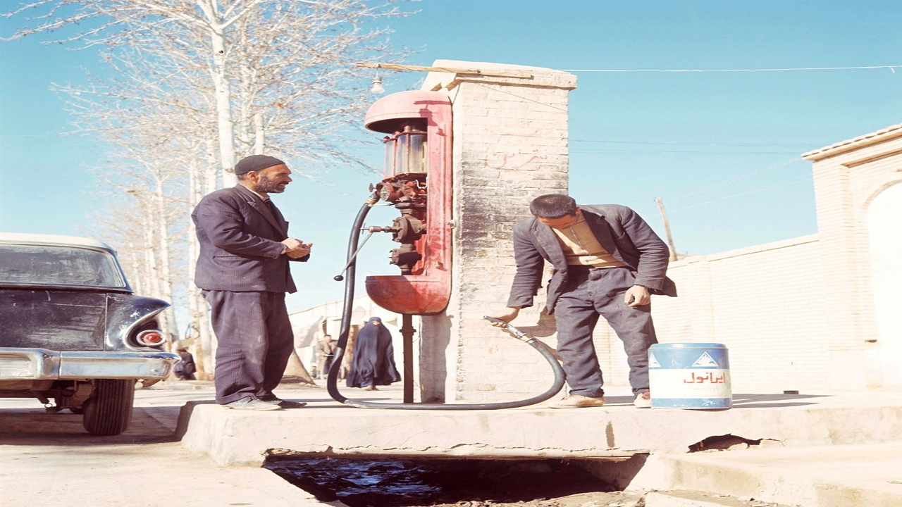 فروش «بنزین خالص و بادوام» در خواروبارفروشیها لیتری ۱.۵ ریال! فروش «بنزین خالص و بادوام» در خواروبارفروشیها لیتری ۱.۵ ریال!