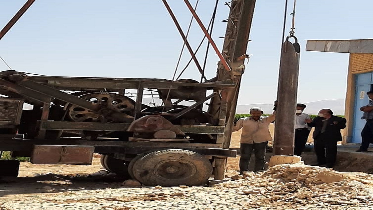 آغاز حفاری دو حلقه چاه کمکی در شهر کیان