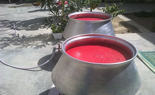 پخت رب گوجه فرنگی در خراسان شمالی پخت رب گوجه فرنگی در خراسان شمالی