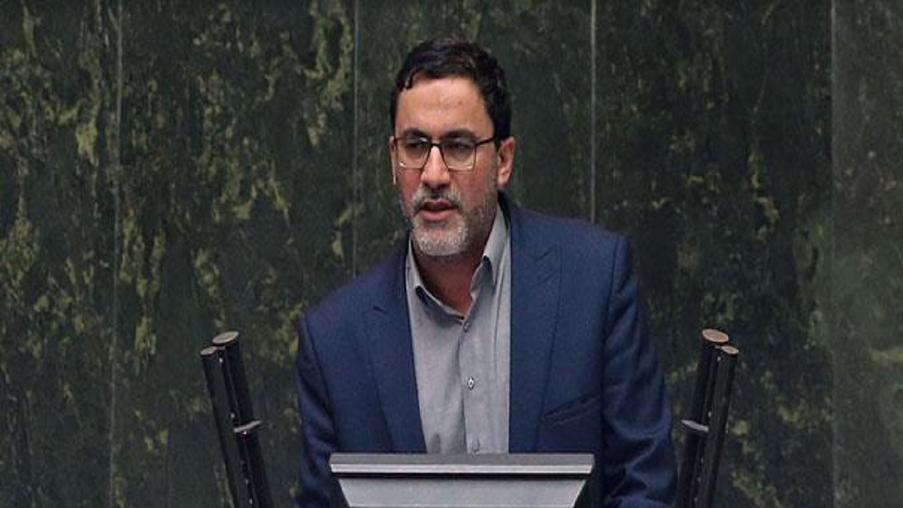 باید سیمان و فولاد در بورس عرضه شود/ نیکزاد: جلسه‌ای با وزیر صمت برای کنترل قیمت این اقلام برگزار می‌شود