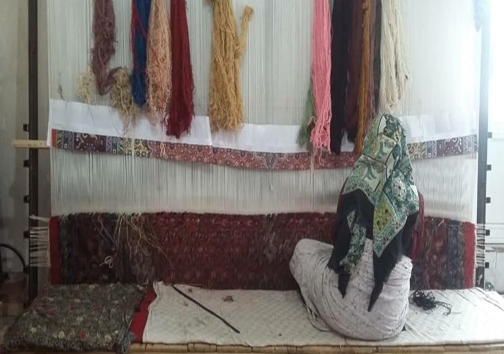 بانوی قالی باف