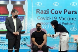 بازدید وزیر دفاع از مراحل پایانی ساخت تولید واکسن فخرا