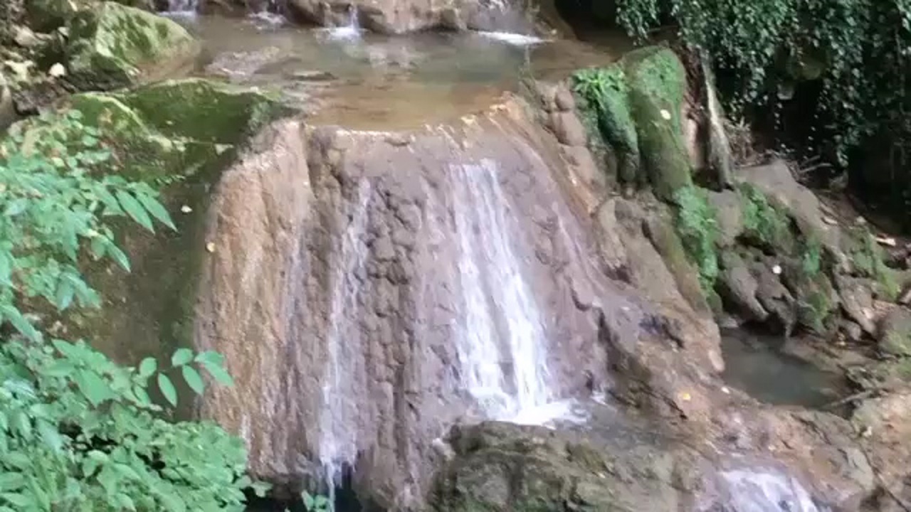 نمایی خیره کننده از آبشار زیبای عباس آباد + فیلم