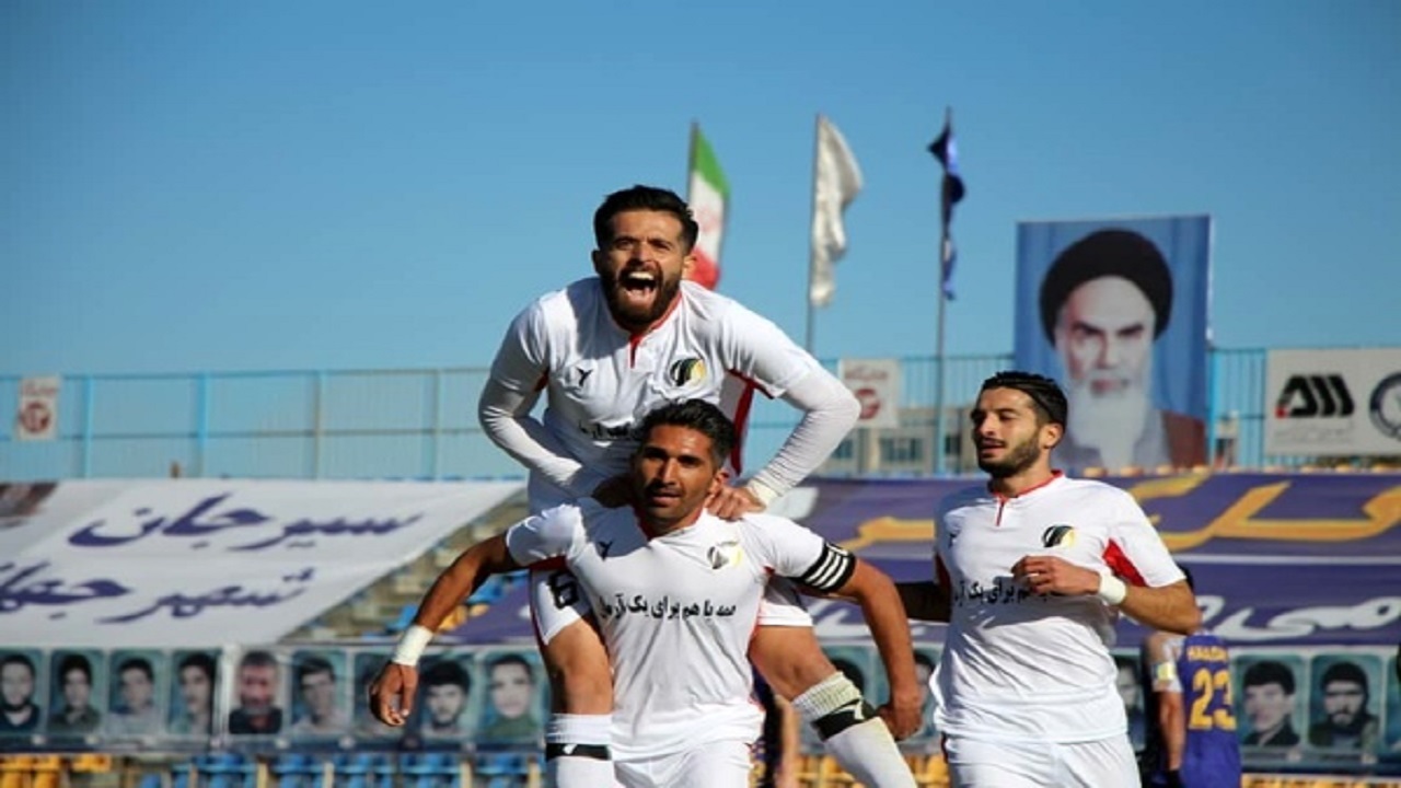 اراکی‌ها به دنبال جذب مدافع لیگ یکی