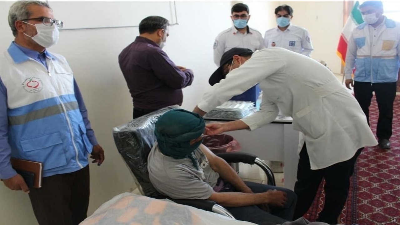 ۸۰۰ نفر از کارکنان مرز دوغارون واکسینه شدند