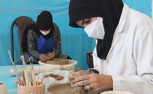 گل هایی که با دستان هنرمندانه دو خواهر به سخن می آیند/ خلق مجسمه هایی هنرمندانه به کمک علم و هنر