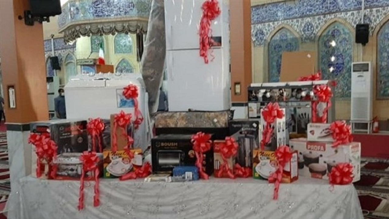 چراغ بخت ۱۸۰ زوج با جهیزیه اهدایی کمیته امداد استان سمنان روشن شد