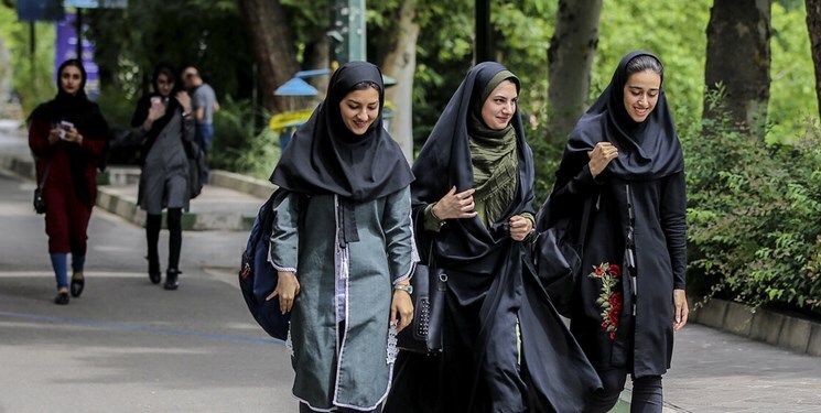 حرف های ضد و نقیض مسئولان در خصوص بازگشایی دانشگاه ها دانشجویان را بر سر دو راهی قرار داد/ آموزش ها از مهر حضوری می شوند یا مجازی؟