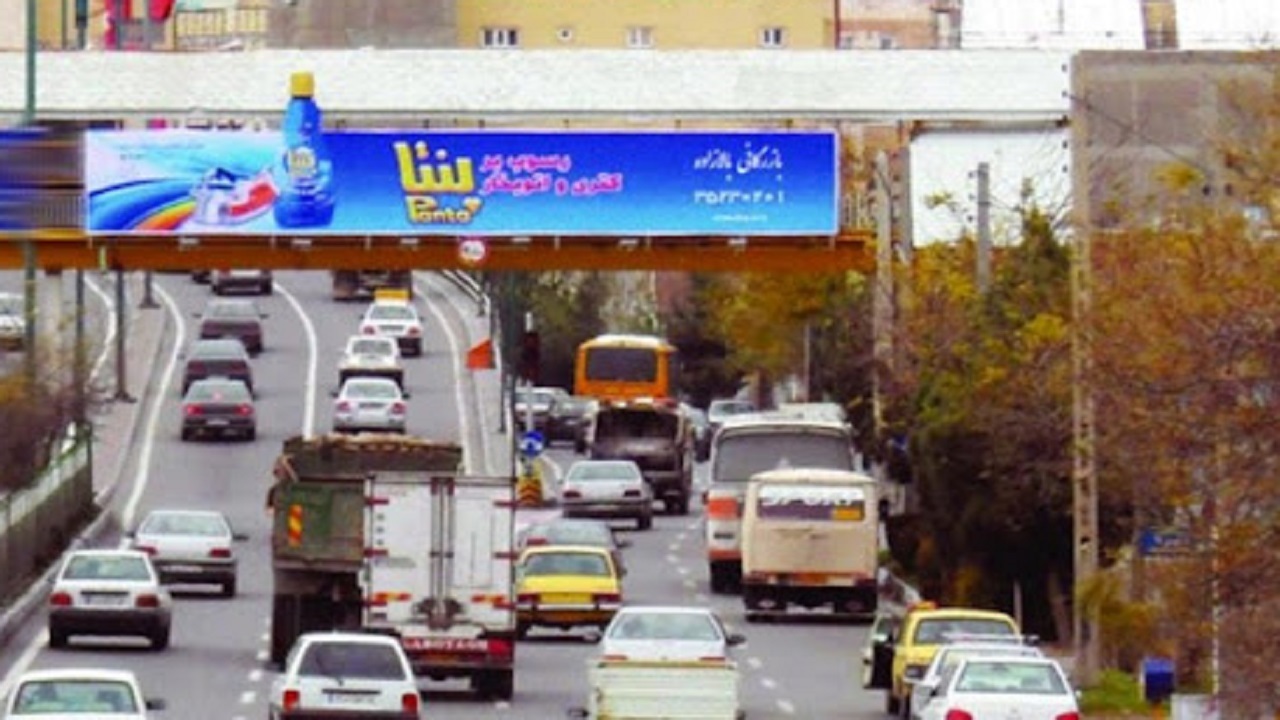 تبلیغاتی که پل‌های هوایی را به محلی برای اتراق اوباش تبدیل کرده است
