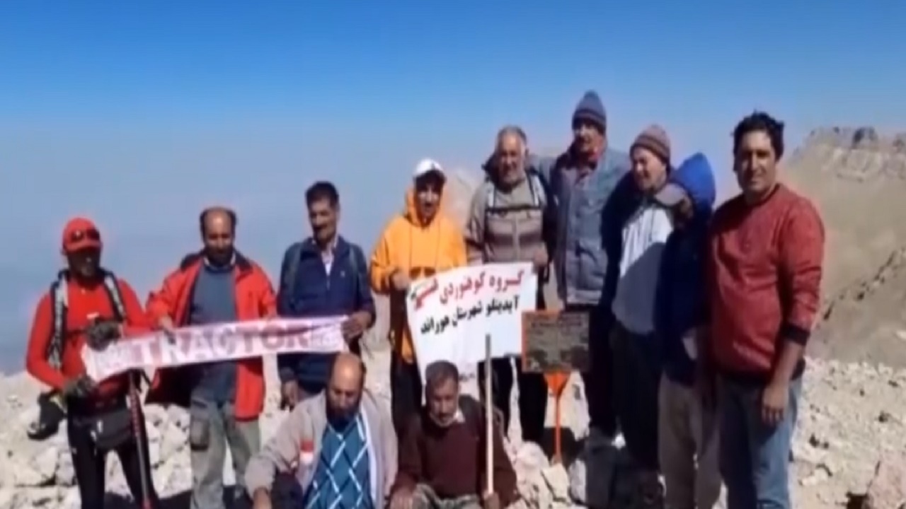 صعود کوهنوردان شهرستان هوراند به قله دنا+فیلم