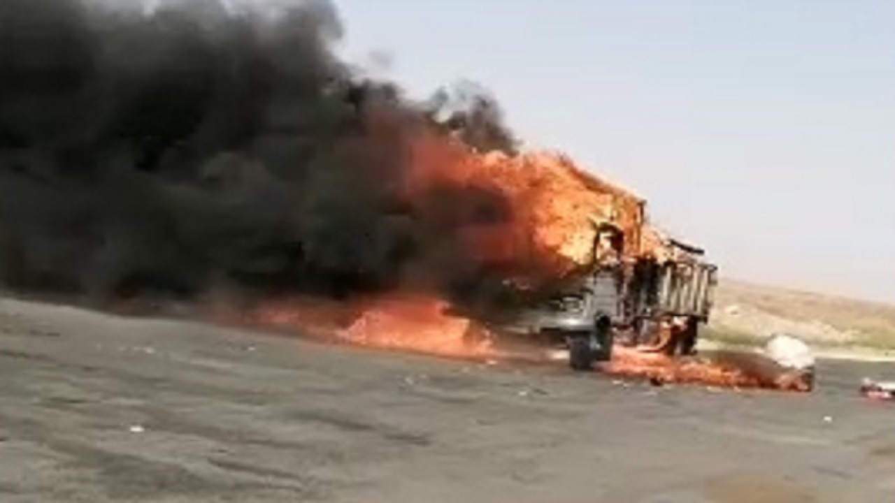 آتش گرفتن کامیون در محور نیشابور به سبزوار + فیلم