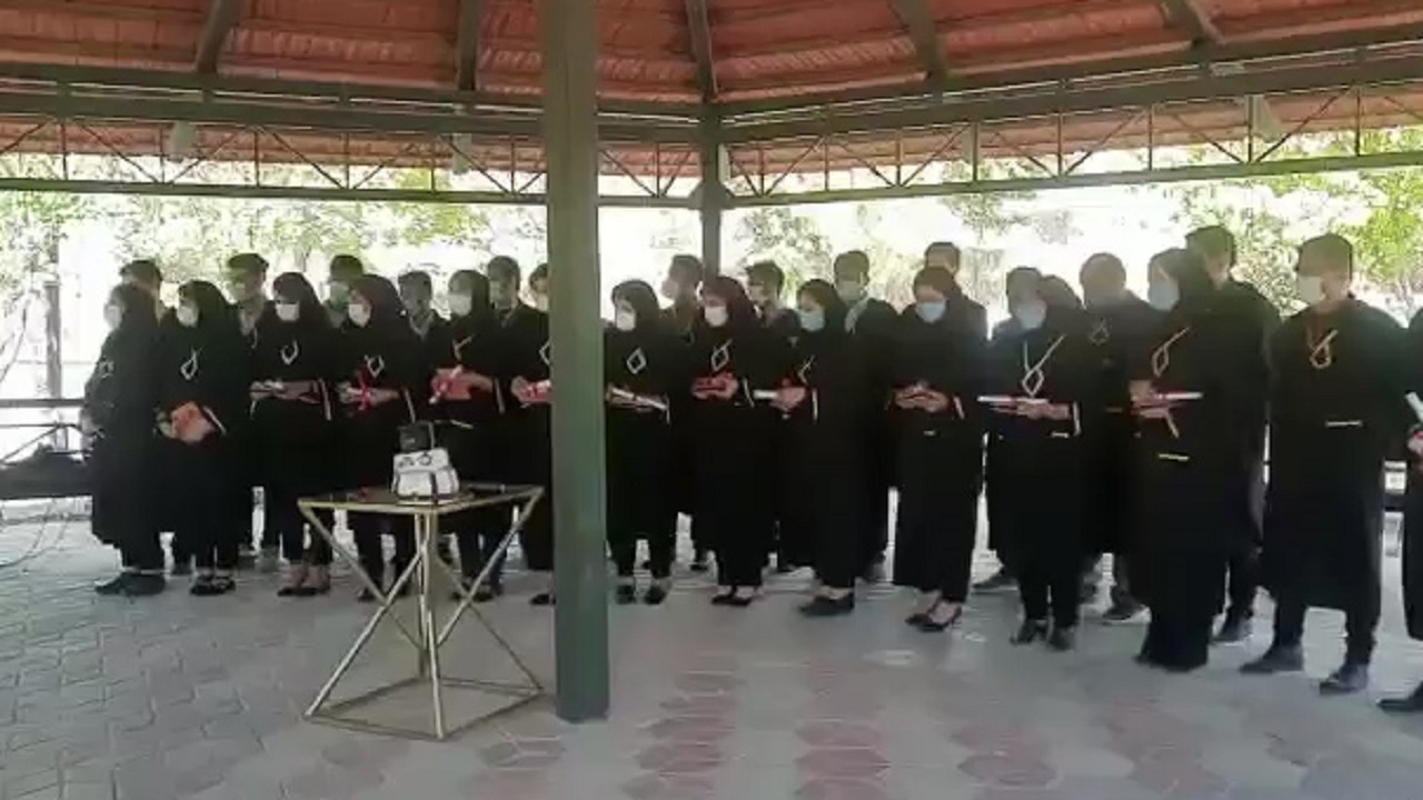 دانشجویان رشته پزشکی در مراسم تحلیف دانش آموختگی + فیلم