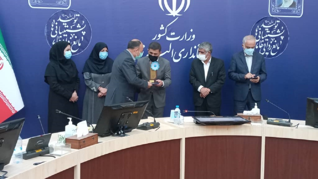 تجلیل از ۱۸ دستگاه برگزیده در البرز