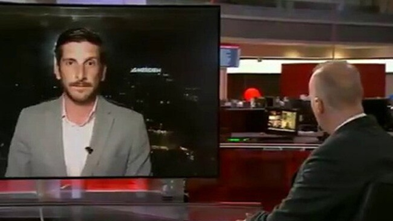 گاف عجیب خبرنگار BBC روی آنتن زنده تلویزیون! + فیلم