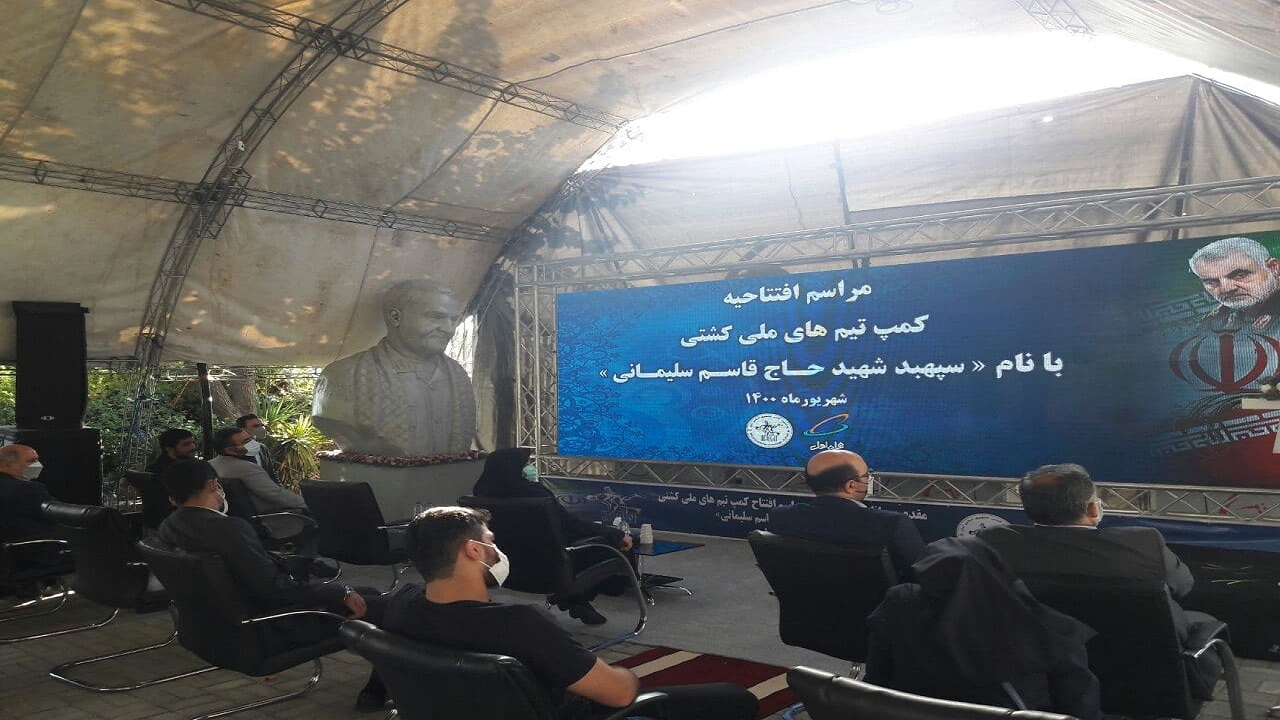 تندیس شهید حاج قاسم سلیمانی در کمپ تیم‌های ملی کشتی رونمایی شد