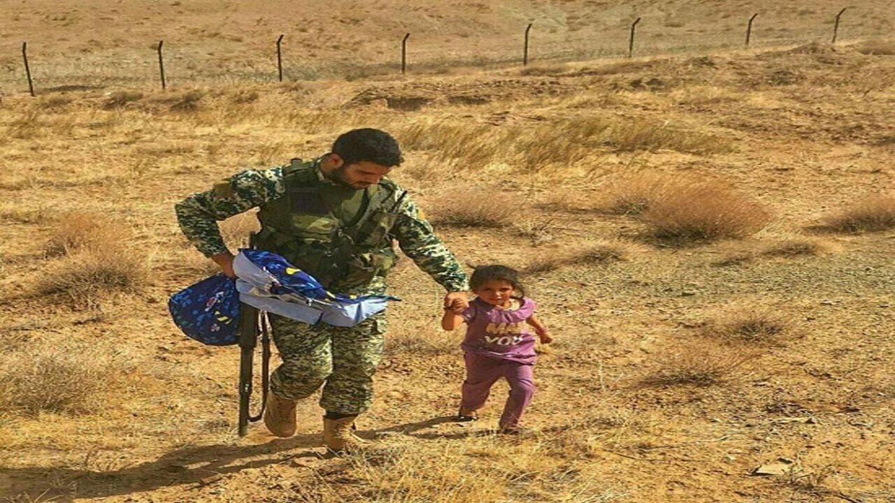 پناه بردن کودک پناهجوی افغان به تکاوران ایران